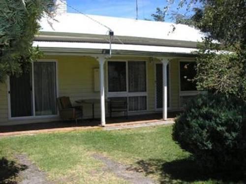 Photo: Apollo Bay Backpackers Montrose Avenue Photo: Apollo Bay Backpackers Montrose Avenue