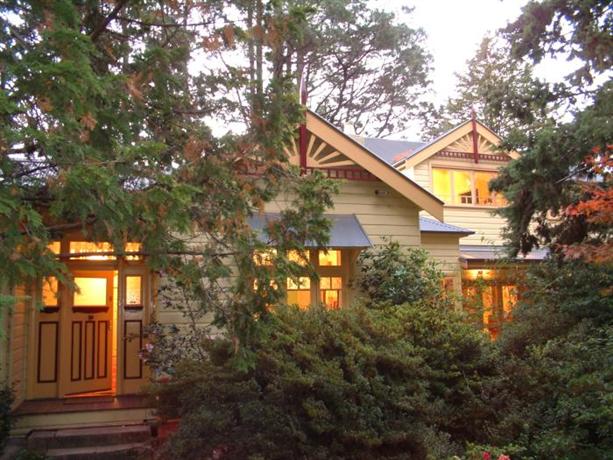 Photo: Moments Mountain Retreat Photo: Moments Mountain Retreat