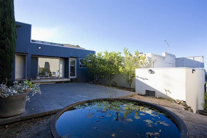 Photo: Phoenix Apartments Lorne Photo: Phoenix Apartments Lorne