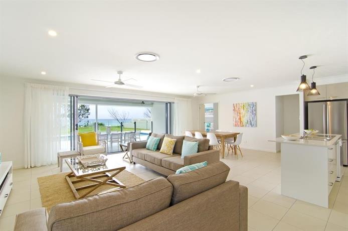 Photo: Sentosa on Tugun - Beachfront 5 Bedroom Photo: Sentosa on Tugun - Beachfront 5 Bedroom