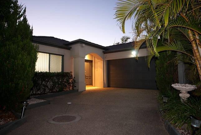 Photo: Luxury Waterfront Home Photo: Luxury Waterfront Home