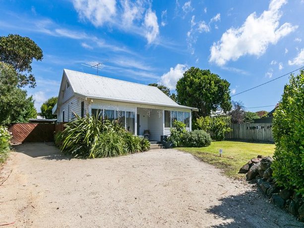 Photo: Torquay Beachfront Cottages Photo: Torquay Beachfront Cottages