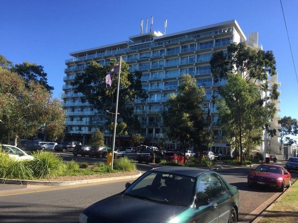 Photo: Luxurious Apartments Near City Photo: Luxurious Apartments Near City