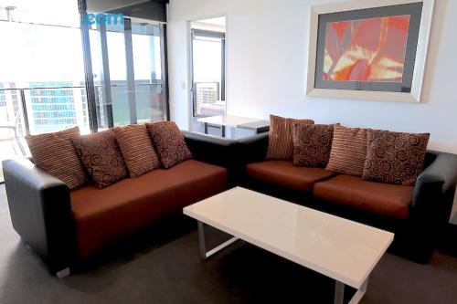 Photo: Cavill Avenue Apartment Ocean Views Photo: Cavill Avenue Apartment Ocean Views