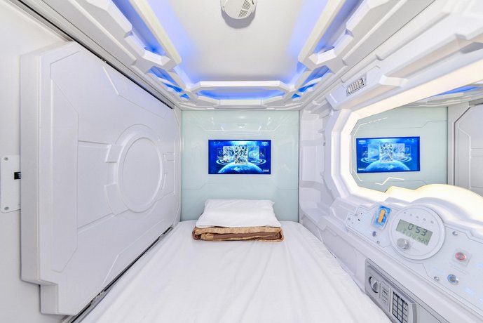 Photo: Space Q Capsule Hotel Photo: Space Q Capsule Hotel