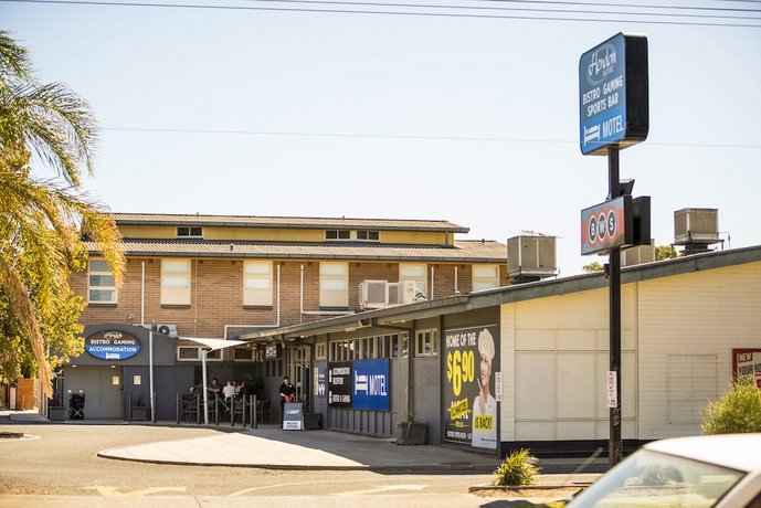 Photo: Hendon Hotel Photo: Hendon Hotel