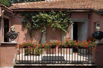 Inn at the Roman Forum