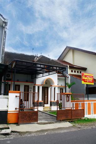 Simply Homy Guest House Monjali