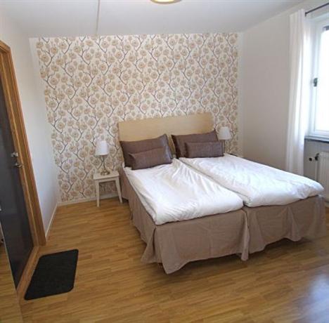 Riverside Hotel & Apartments