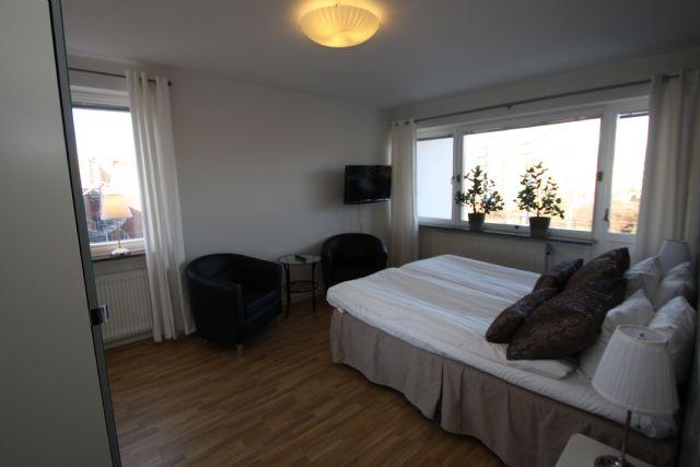 Riverside Hotel & Apartments