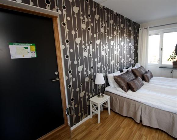 Riverside Hotel & Apartments