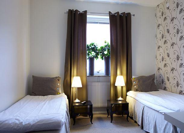 Riverside Hotel & Apartments