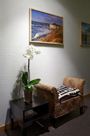 Riverside Hotel & Apartments
