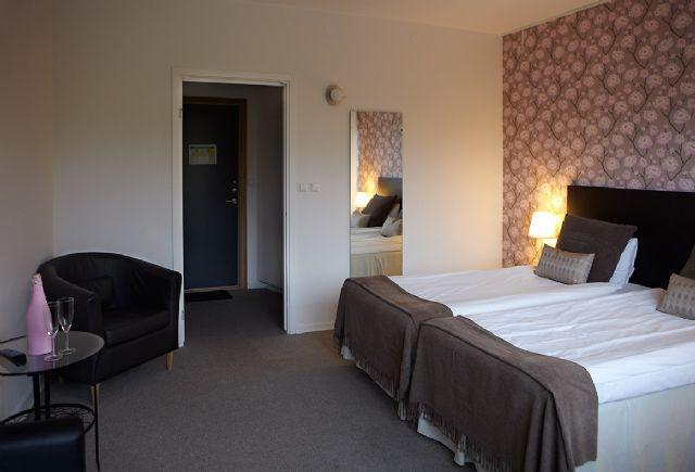 Riverside Hotel & Apartments