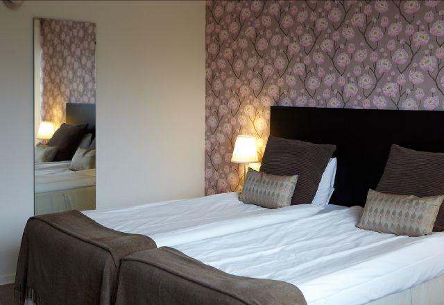 Riverside Hotel & Apartments