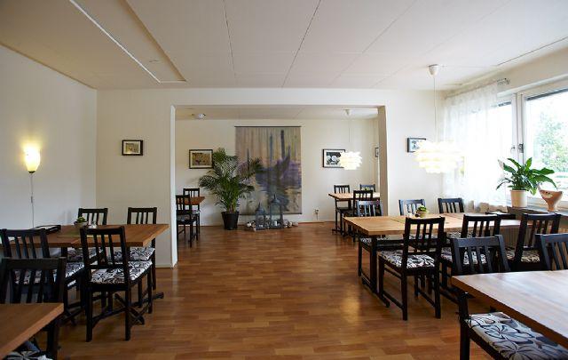 Riverside Hotel & Apartments