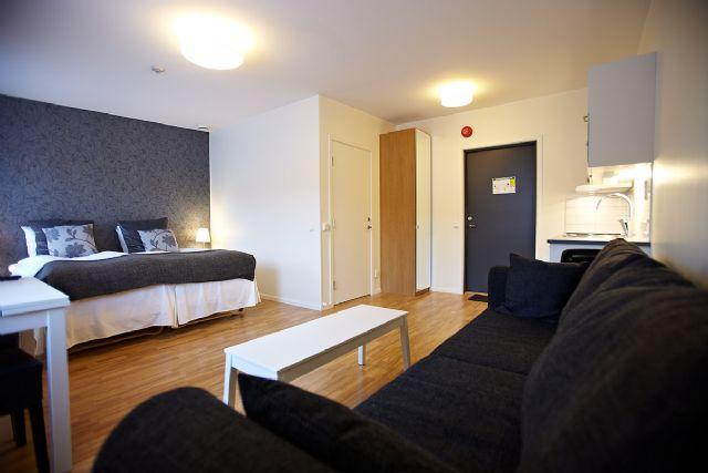 Riverside Hotel & Apartments