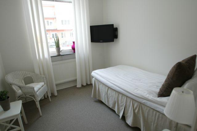 Riverside Hotel & Apartments