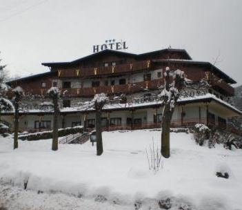 Hotel Residence La Rosa Castione della Presolana Presolana-Monte Pora Ski Resort Italy thumbnail