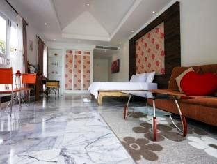 The Cabana Pool Suite