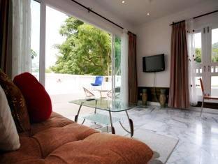 The Cabana Pool Suite