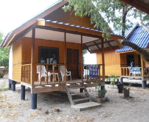 โรงแรมลันตาซันนี่เฮ้าส์