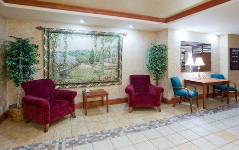 Holiday Inn Express Hotel & Suites Milwaukee-New Berlin