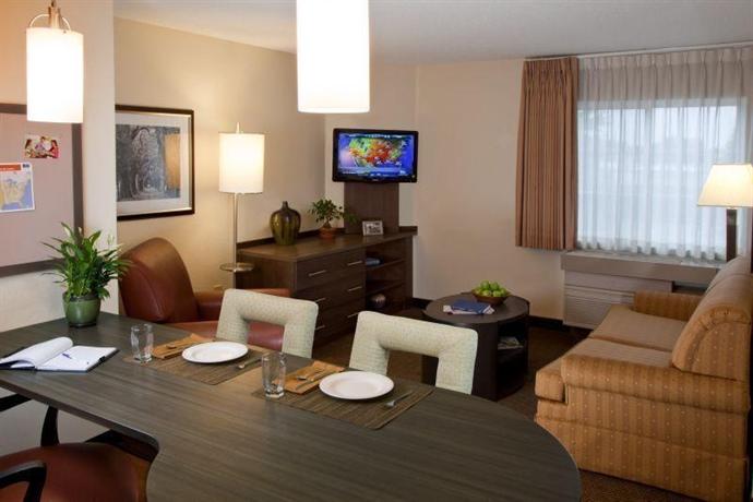 Candlewood Suites Cleveland - North Olmsted