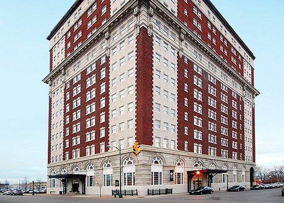 DoubleTree by Hilton Hotel Utica