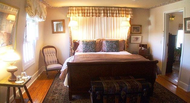 Town & Tide Inn