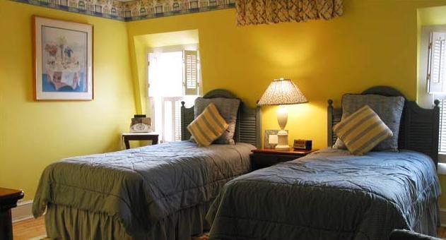 Town & Tide Inn
