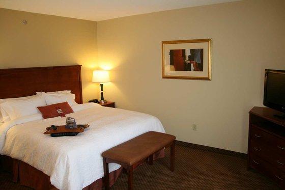 Hampton Inn & Suites Warren