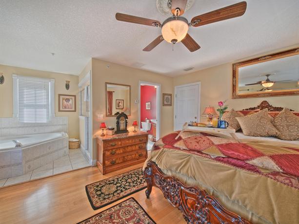 Bayfront Westcott House Bed & Breakfast