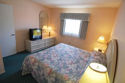 Siesta Key Beach Resort & Suites Pool & Tiki