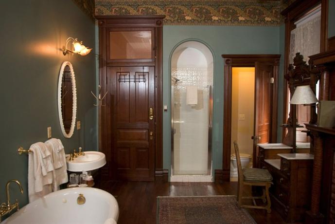 Lumber Baron Inn and Gardens