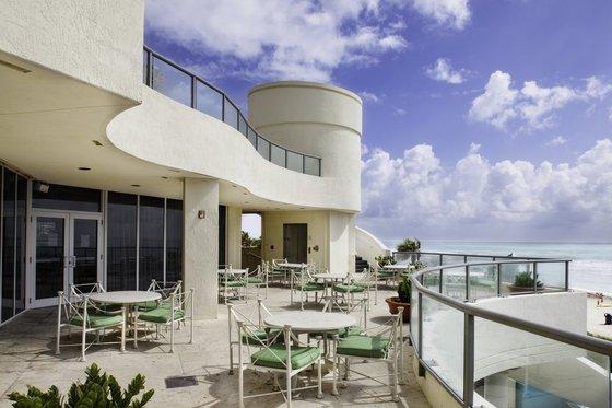 DoubleTree by Hilton Ocean Point Resort - North Miami Beach