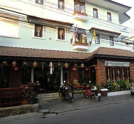 Sripat Guesthouse