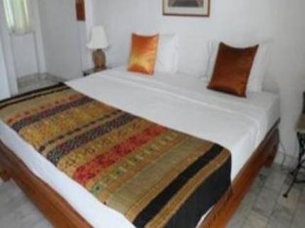 Red Hibiscus Guesthouse