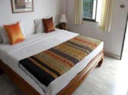 Red Hibiscus Guesthouse