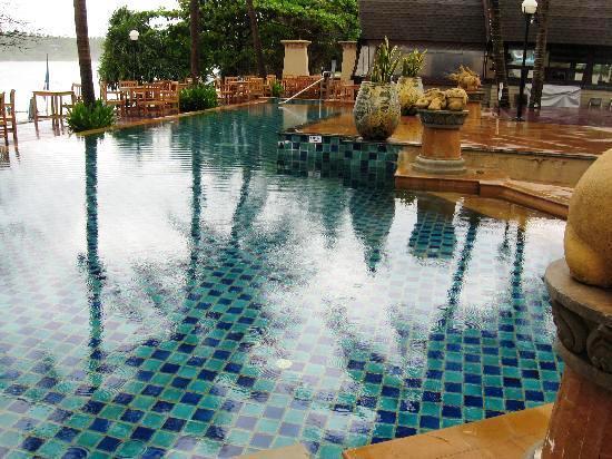 โรงแรมกะตะ แฮปปี้เฮ้าส์