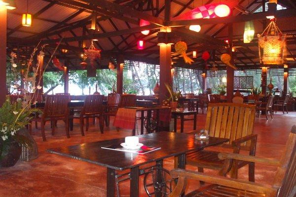 ดิเอมเมอรัล บังกะโล รีสอร์ท