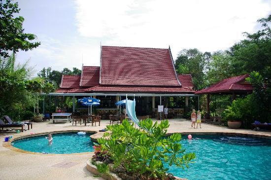โรงแรมฮอลิเดย์ วิลล่า