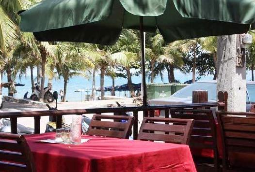 โรงแรมจอมเทียน โบ๊ทเฮาส์