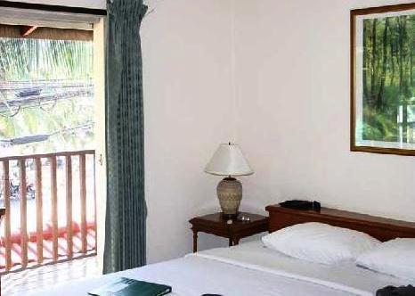 โรงแรมจอมเทียน โบ๊ทเฮาส์