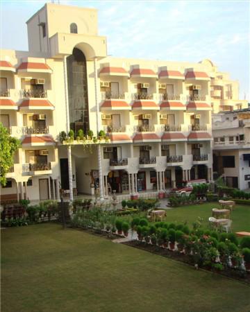 hotel surya varanasi wedding cost