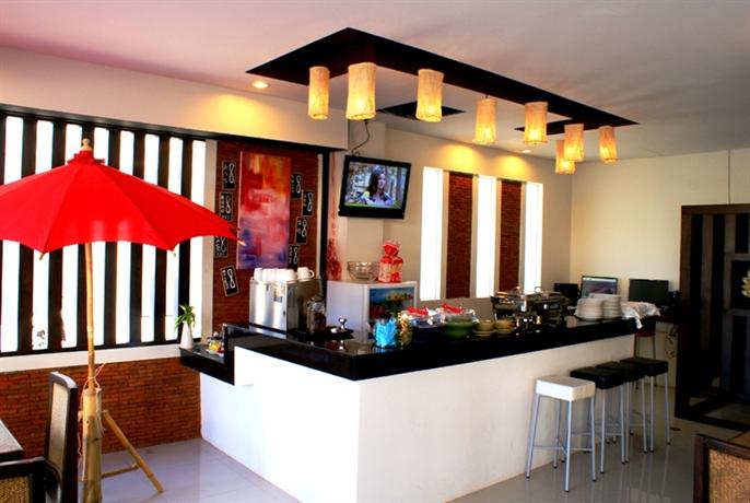 โรงแรมโฮม 8