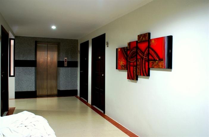 โรงแรมโฮม 8