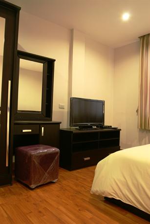 B8 Rooms Hotel