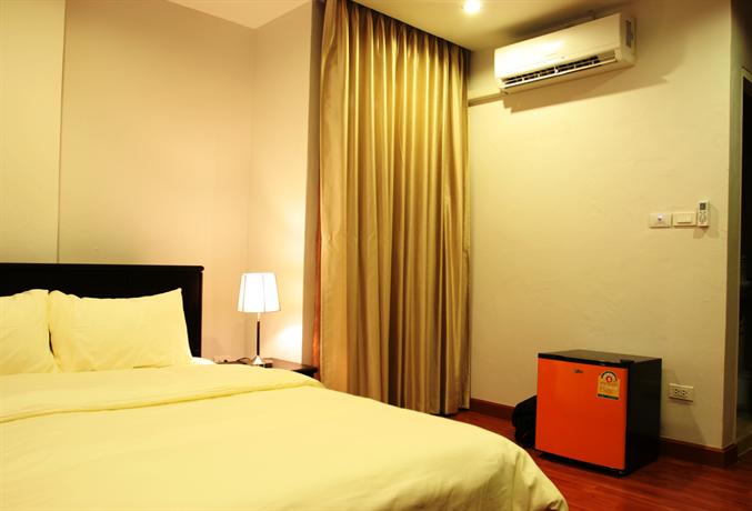 B8 Rooms Hotel