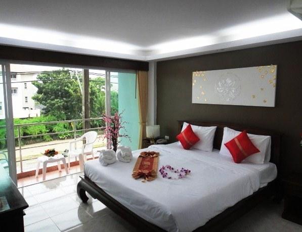 โรงแรมเบฟ แอนด์ ซัน ป่าตอง บีช ภูเก็ต